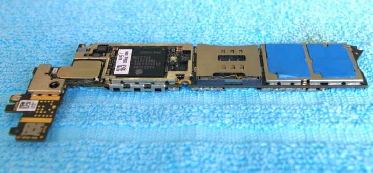 Insides of purported Apple iPhone HD Insides of purported Apple iPhone HD