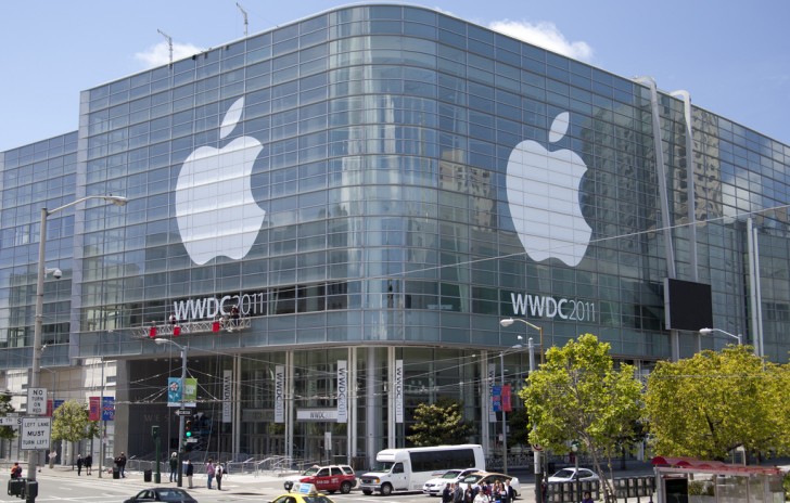 Moscone West adorned with Apple logos for WWDC 2011 Moscone West adorned with Apple logos for WWDC 2011
