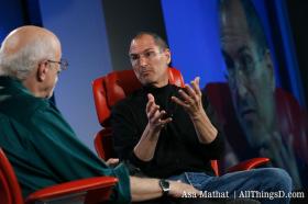 Walt Mossberg of the Wall Street Journal and Steve Jobs chat at D5 Conference