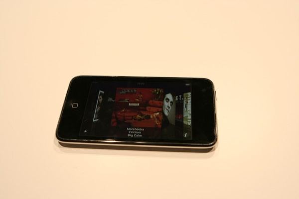 iPod touch (2nd generation) — photograph 12