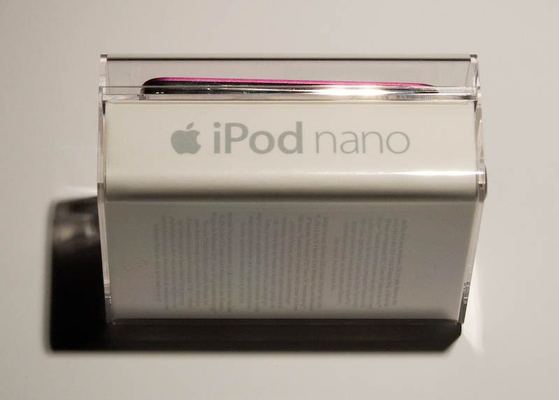 iPod nano (3rd generation) — Pink — photograph 2