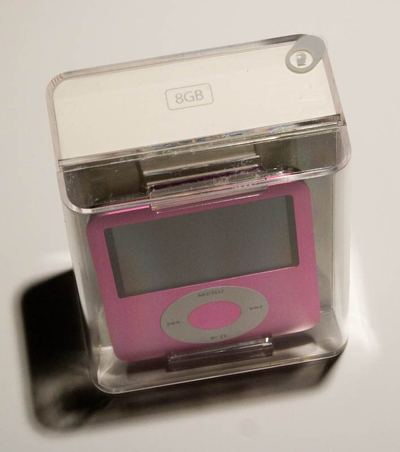 iPod nano (3rd generation) — Pink — photograph 3