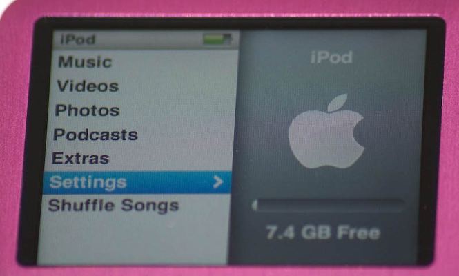iPod nano (3rd generation) — Pink — photograph 16