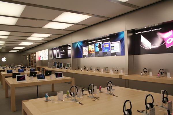 Apple Store — Arndale, Manchester — photograph 11