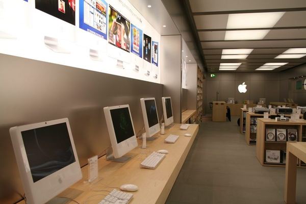 Apple Store — Arndale, Manchester — photograph 17