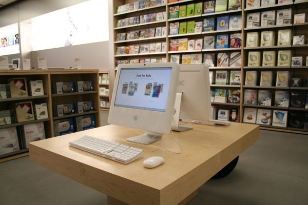 Apple Store — Arndale, Manchester — photograph 28