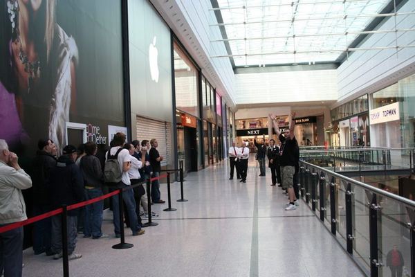 Apple Store — Arndale, Manchester — photograph 36