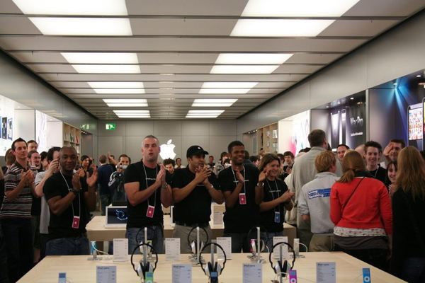 Apple Store — Arndale, Manchester — photograph 43