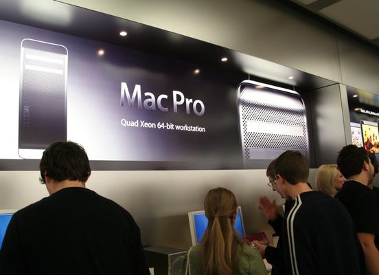 Apple Store — Arndale, Manchester — photograph 49