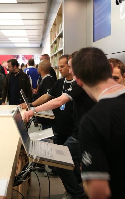 Apple Store — Arndale, Manchester — photograph 56