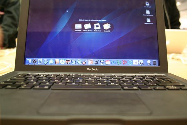 Black MacBook — photograph 7