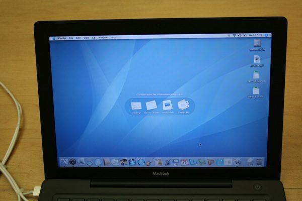 Black MacBook — photograph 8
