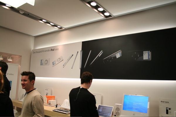 Apple Store — Brent Cross — photograph 9