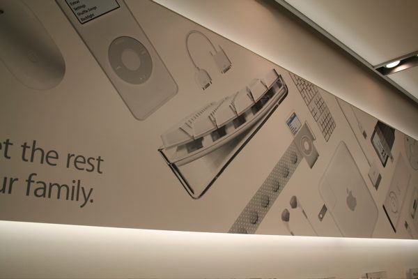 Apple Store — Brent Cross — photograph 17