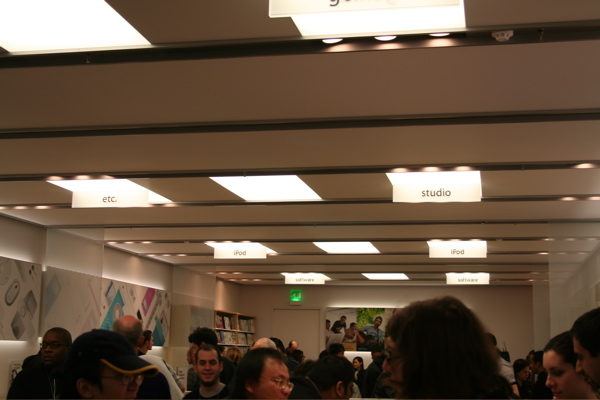 Apple Store — Brent Cross — photograph 26