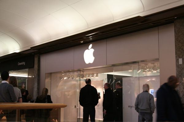 Apple Store — Brent Cross — photograph 27