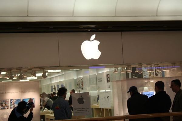 Apple Store — Brent Cross — photograph 29