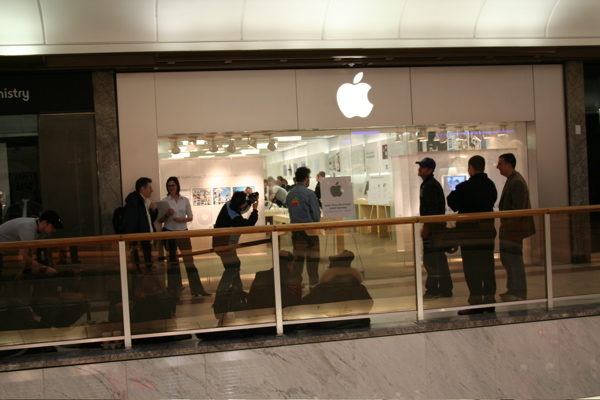 Apple Store — Brent Cross — photograph 30