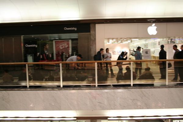 Apple Store — Brent Cross — photograph 32