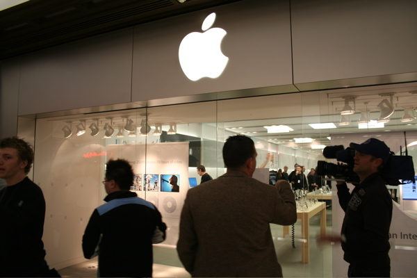 Apple Store — Brent Cross — photograph 36