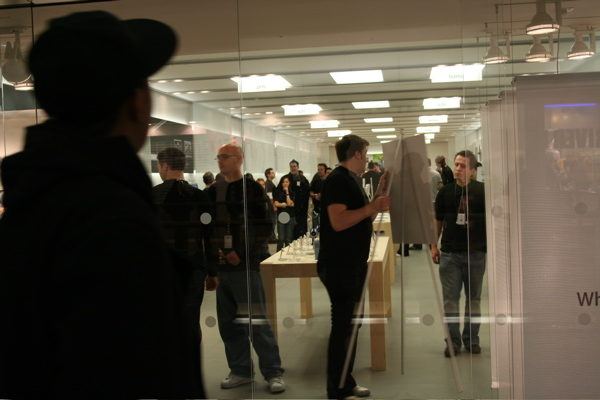 Apple Store — Brent Cross — photograph 38