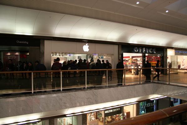 Apple Store — Brent Cross — photograph 42