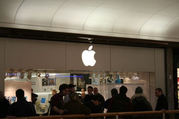 Apple Store — Brent Cross — photograph 46