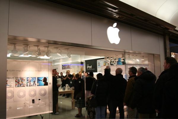 Apple Store — Brent Cross — photograph 49