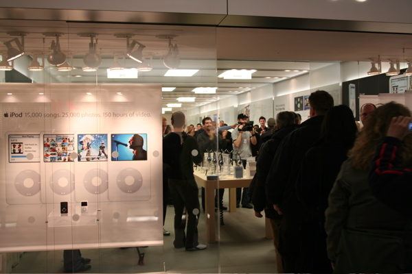 Apple Store — Brent Cross — photograph 50