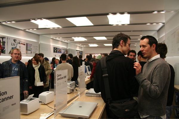 Apple Store — Brent Cross — photograph 54