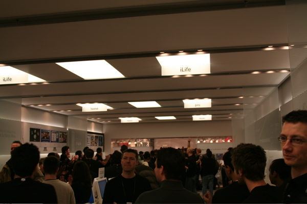 Apple Store — Brent Cross — photograph 55