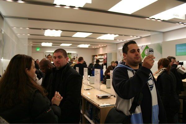 Apple Store — Brent Cross — photograph 56