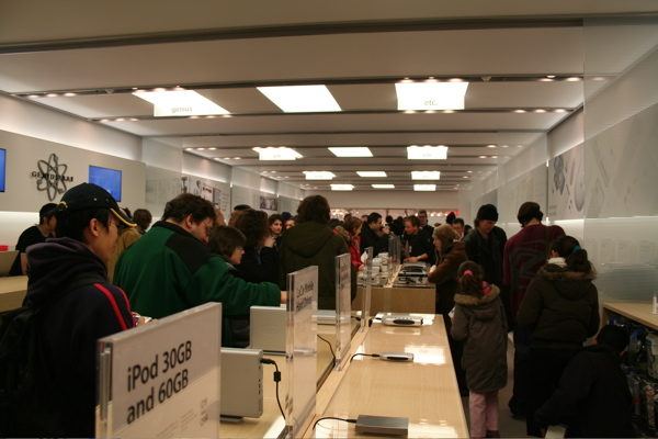 Apple Store — Brent Cross — photograph 58