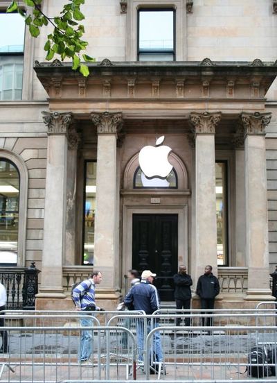 Apple Store — Buchanan Street, Glasgow — photograph 2