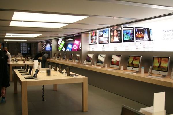 Apple Store — Buchanan Street, Glasgow — photograph 12