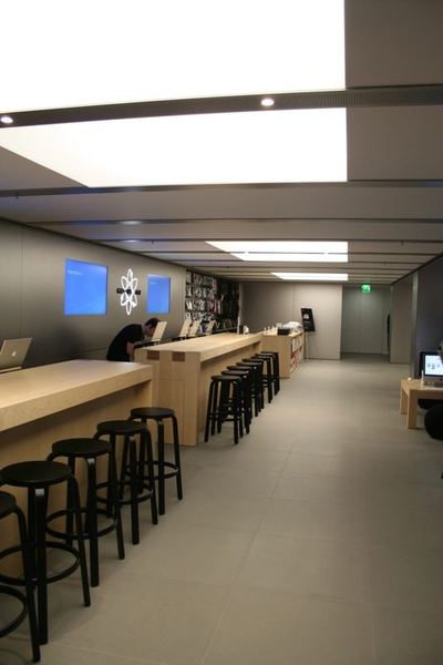 Apple Store — Buchanan Street, Glasgow — photograph 15