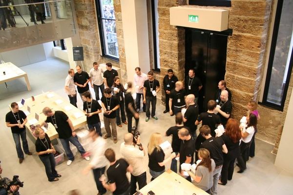Apple Store — Buchanan Street, Glasgow — photograph 24