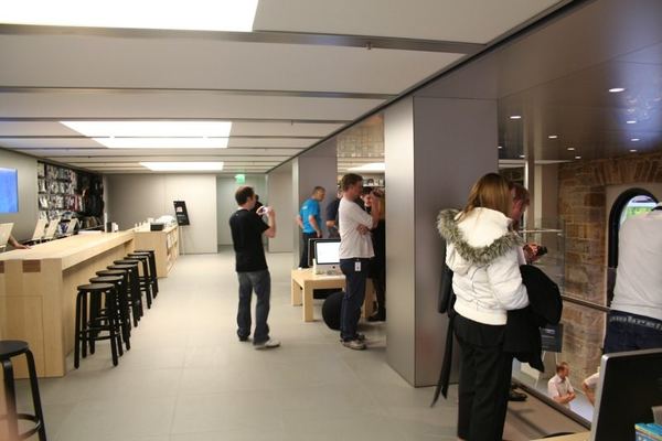 Apple Store — Buchanan Street, Glasgow — photograph 25