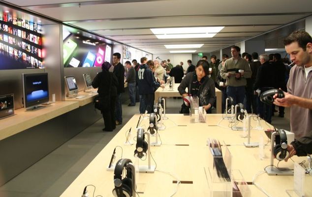 Apple Store — Buchanan Street, Glasgow — photograph 32