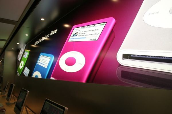 Apple Store — Buchanan Street, Glasgow — photograph 38