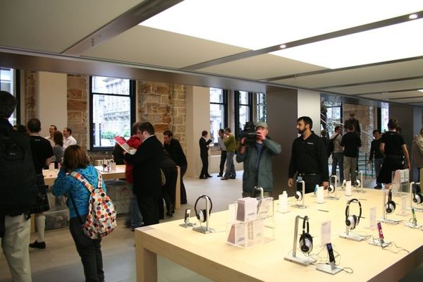 Apple Store — Buchanan Street, Glasgow — photograph 40