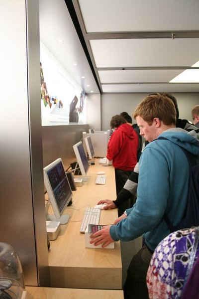 Apple Store — Buchanan Street, Glasgow — photograph 42