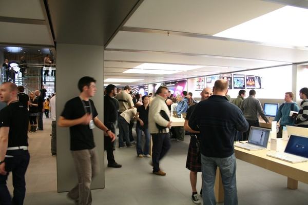 Apple Store — Buchanan Street, Glasgow — photograph 47