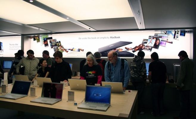 Apple Store — Buchanan Street, Glasgow — photograph 48
