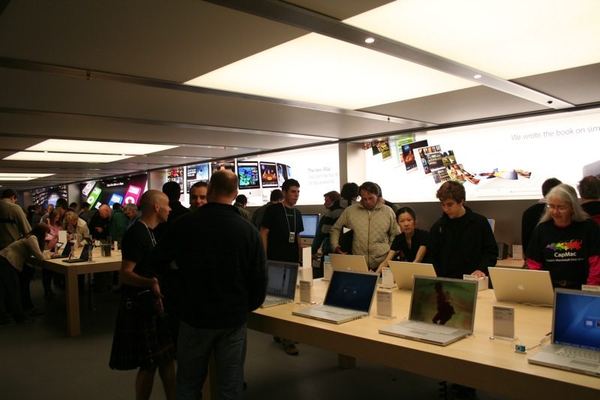 Apple Store — Buchanan Street, Glasgow — photograph 49