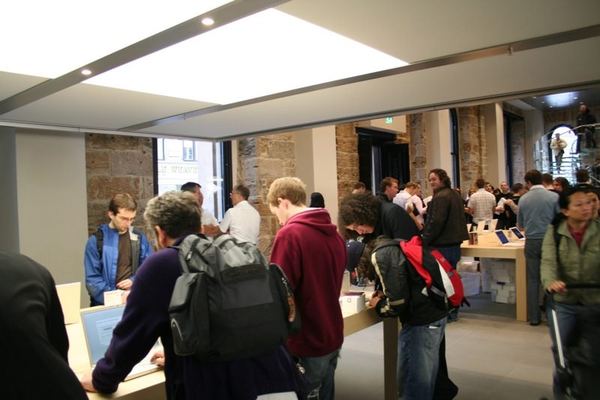 Apple Store — Buchanan Street, Glasgow — photograph 50
