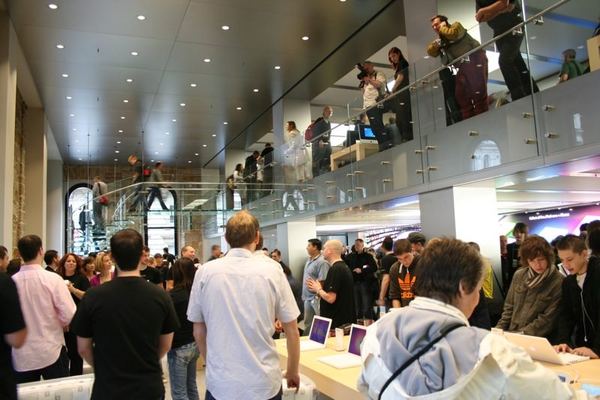 Apple Store — Buchanan Street, Glasgow — photograph 53