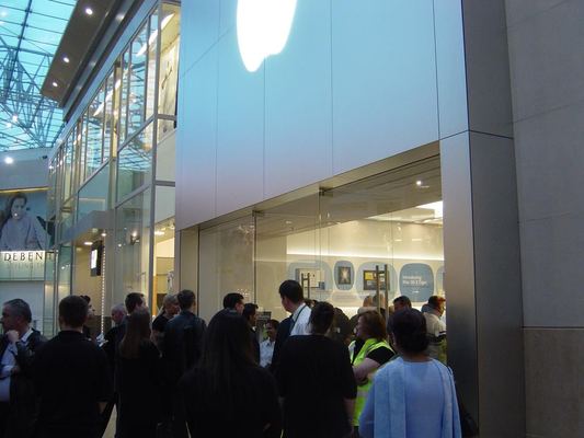 Apple Store — Bullring, Birmingham — photograph 11