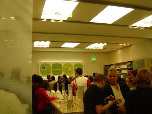 Apple Store — Bullring, Birmingham — photograph 16