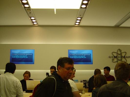 Apple Store — Bullring, Birmingham — photograph 17